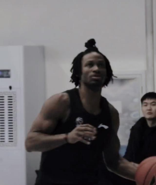 阿隆索表示：“对我来说，斯图加特是目前德甲中的最佳球队，他们的实力很强。
